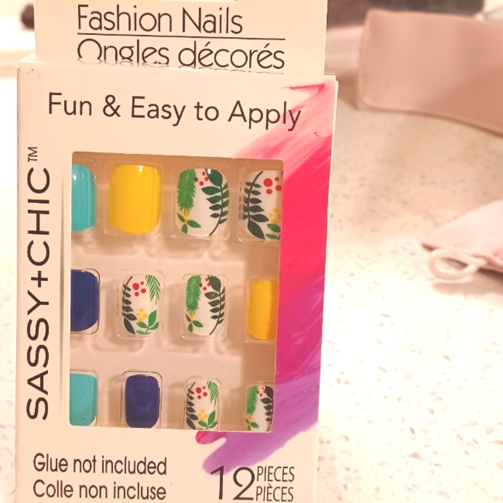 SASSY+CHIC 12pc fingernail kit